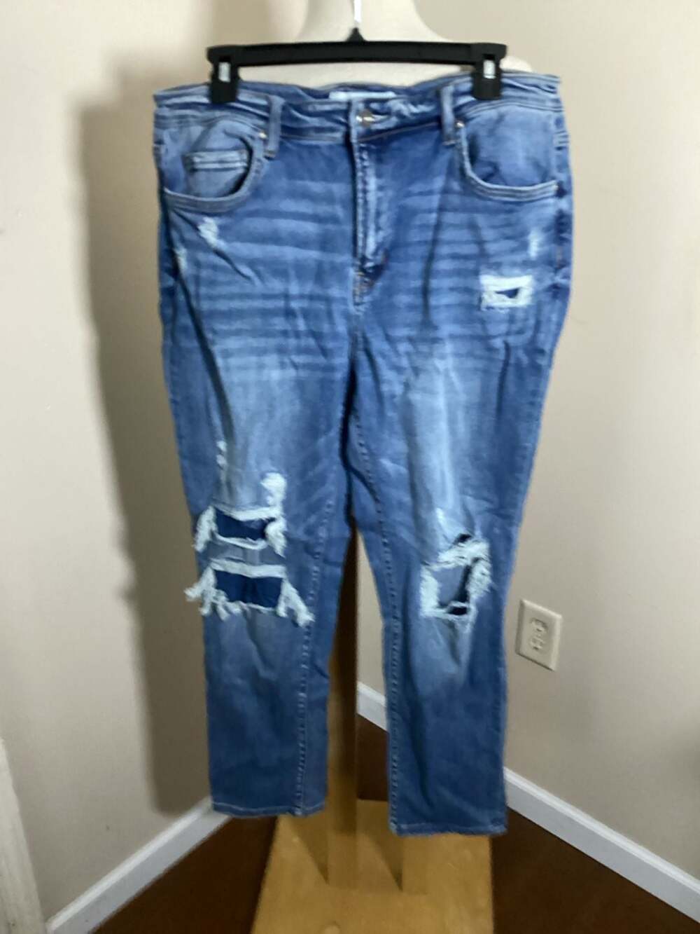 Mica Los Angeles Distressed Straight Leg Jeans Size 31